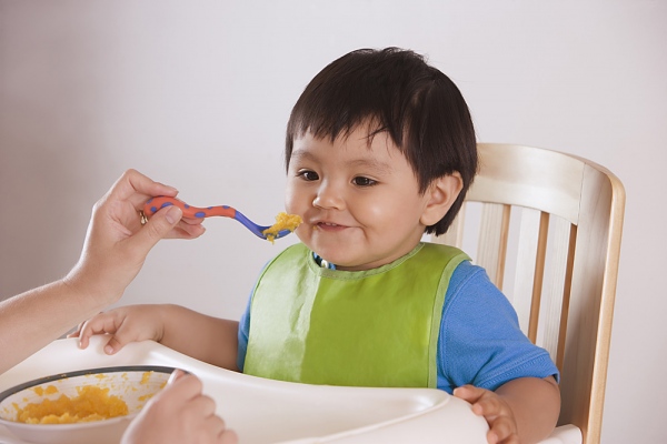 Dinh dưỡng cơ bản cho bé 2 tuổi phát triển toàn diện