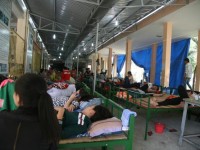Khánh Hòa: Bệnh nhân sốt xuất huyết nằm tràn sân bệnh viện