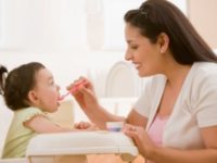 Chế độ dinh dưỡng cho bé khi bé bị bệnh
