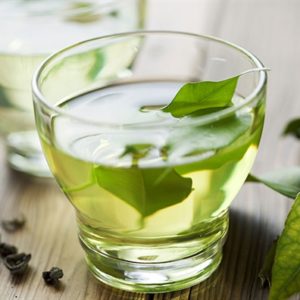 Cách làm đẹp từ lá trà xanh ít ai ngờ đến