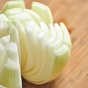 Công thức trị bệnh cao huyết áp bằng hành tây