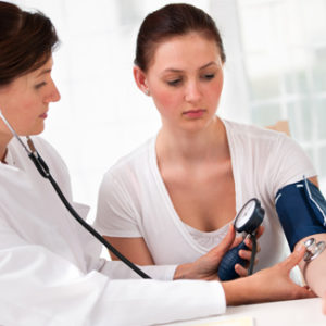Nguyên nhân của bệnh cao huyết áp là gì?