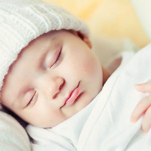 Trẻ 3 tháng tuổi ngủ bao nhiêu là đủ và cách để cho bé ngủ ngon hơn