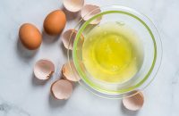 Điểm danh 2 công thức trị rụng tóc từ trứng gà và dầu olive