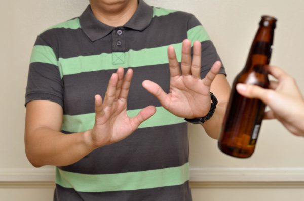 Tránh lạm dụng rượu bia giúp giảm nguy cơ mắc bệnh ung thư gan.