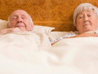 người già ngủ nhiều là bệnh gì